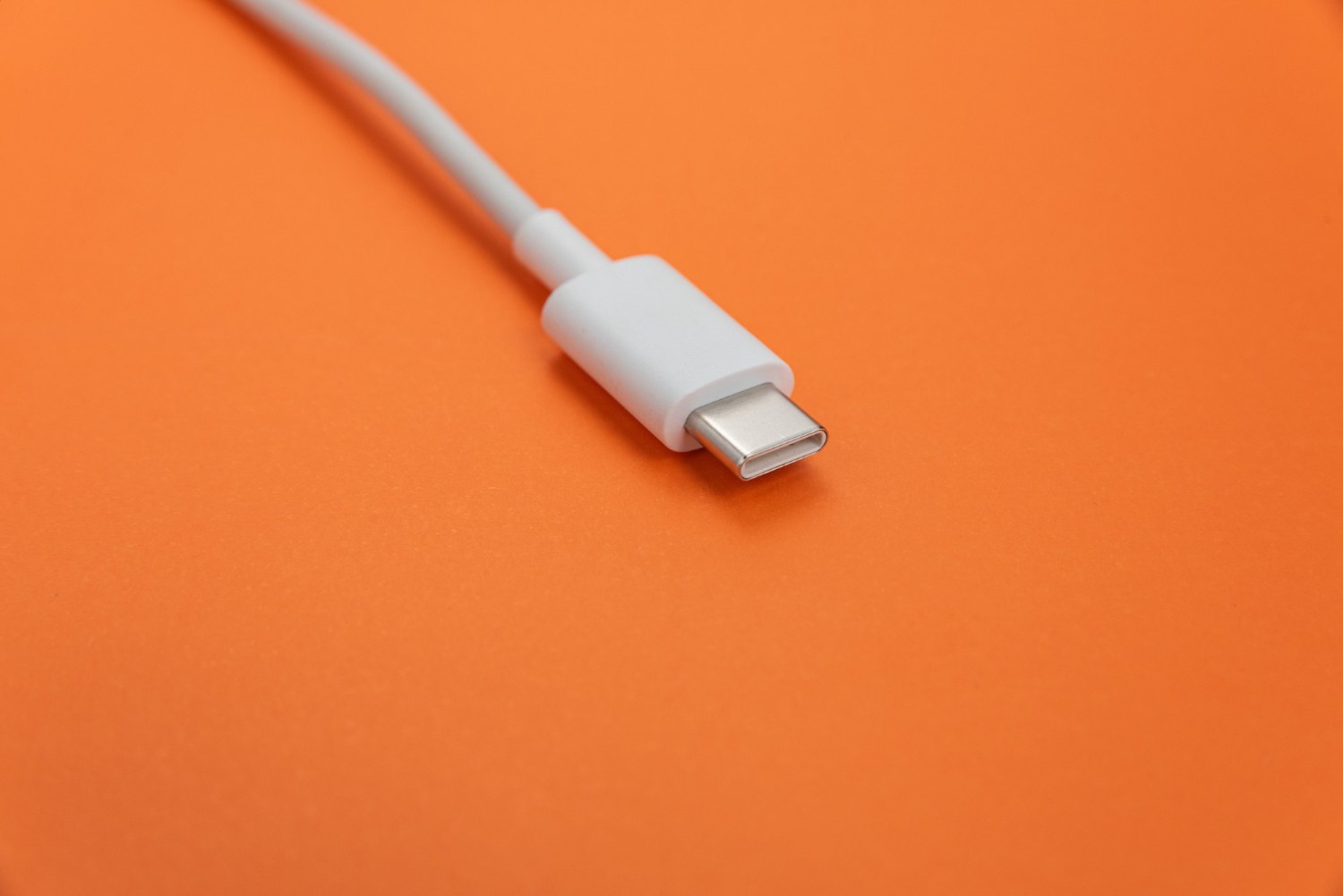 UE oficializa la fecha para el uso obligatorio de USB-C