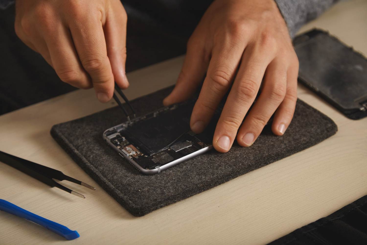 ¿Reemplazar la batería de tu móvil? ¡Cuenta con iServices!