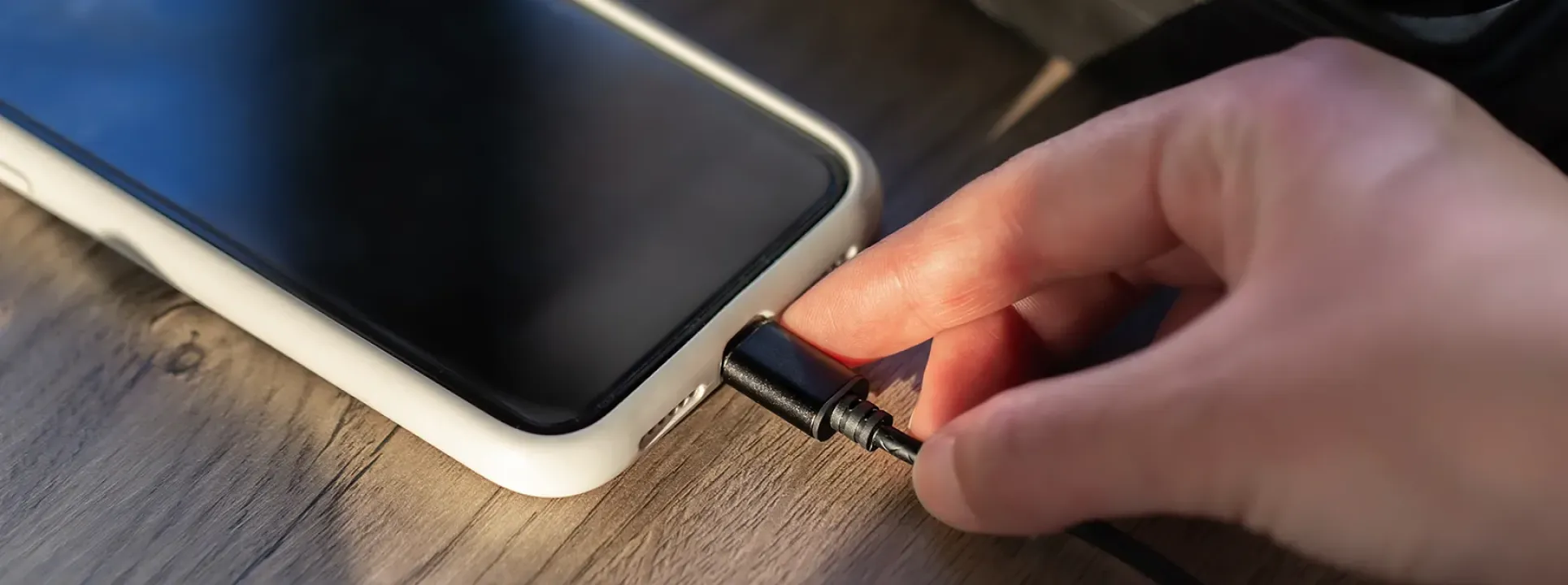 El teléfono no carga? 5 pasos para intentar resolverlo